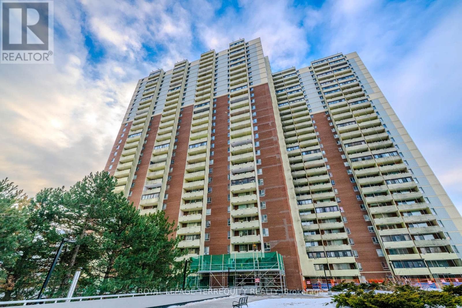 1703- 1 Massey Square