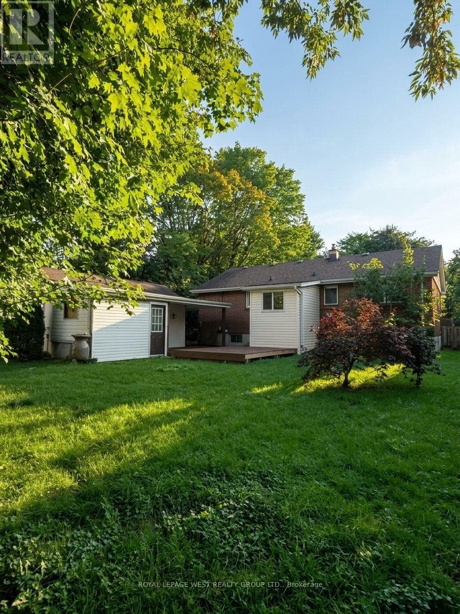 Single Family at 128 Stuart Street, London East (East C), Ontario - Photo 8 - RE/MAX Garden City Realty