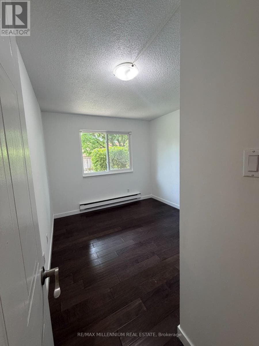 Single Family at 1613- 1480 Pilgrims Way, Oakville (GA Glen Abbey), Ontario - Photo 4 - RE/MAX Garden City Realty
