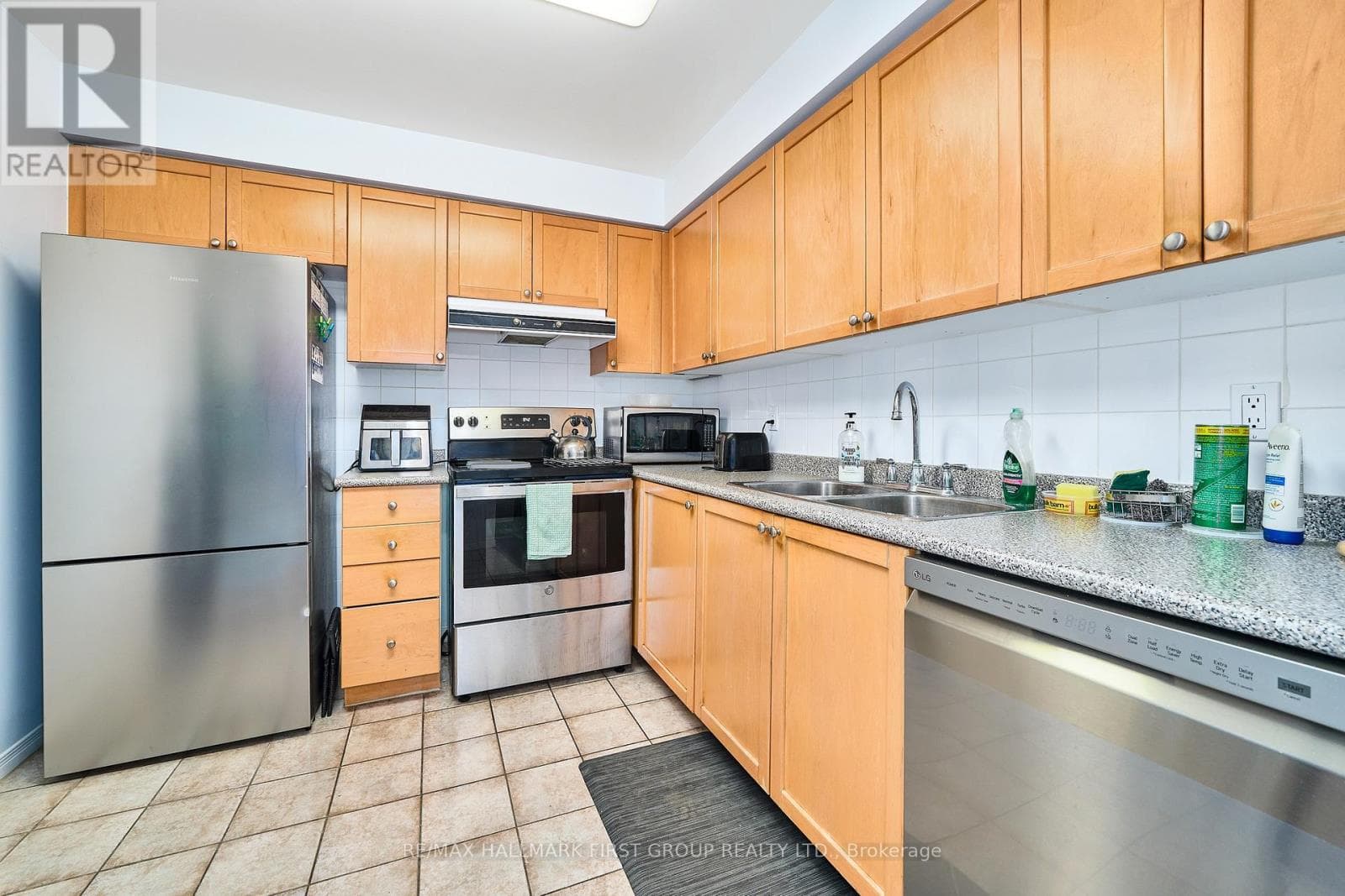 Single Family at 1116- 1000 The Esplanade Road, Pickering (Town Centre), Ontario - Photo 6 - RE/MAX Garden City Realty