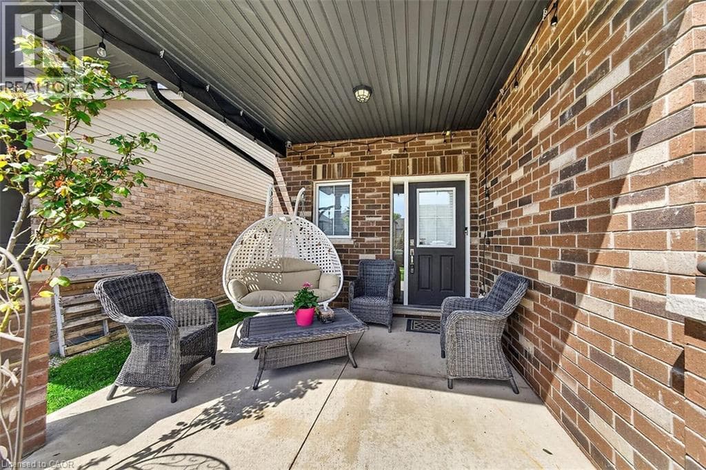 Single Family at 7773 CLENDENNING Street, Niagara Falls, Ontario - Photo 4 - RE/MAX Garden City Realty