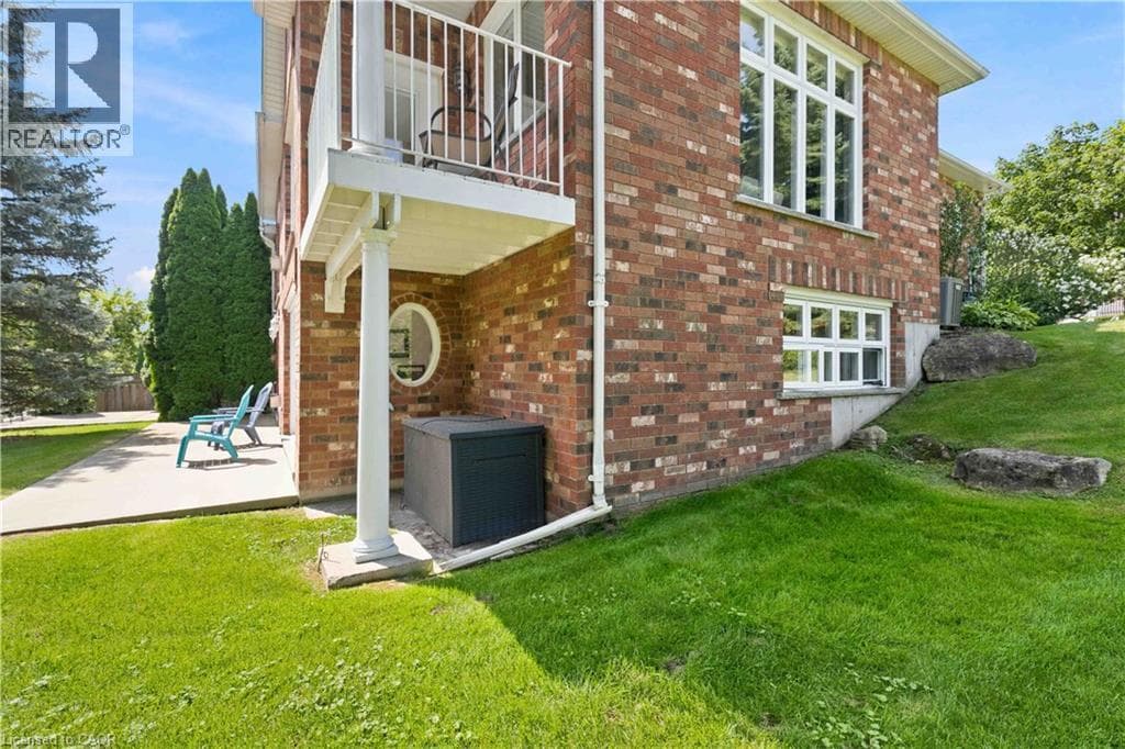 Single Family at 2182 STONEHAVEN Avenue, Niagara Falls, Ontario - Photo 7 - RE/MAX Garden City Realty