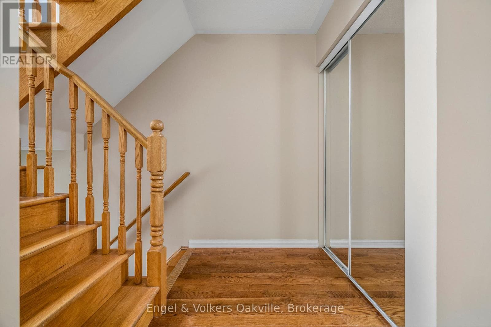 Single Family at 2408 Coho Way, Oakville (WM Westmount), Ontario - Photo 6 - RE/MAX Garden City Realty