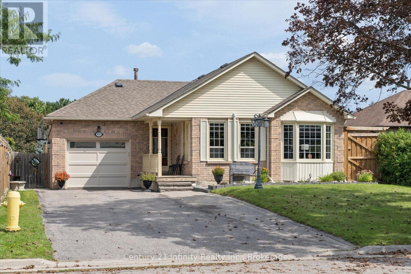 814 Lochness Crescent