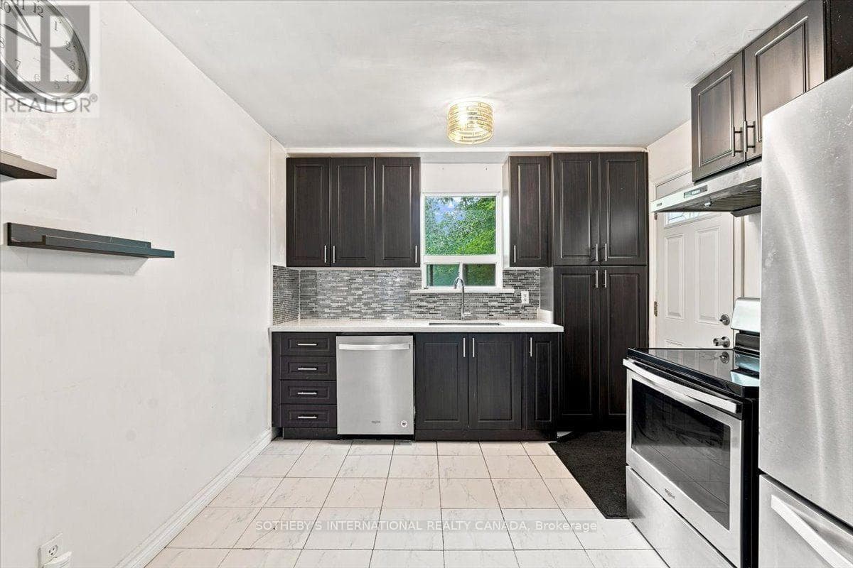 Single Family at 782 Marlee Avenue, Toronto (Yorkdale-Glen Park), Ontario - Photo 9 - RE/MAX Garden City Realty