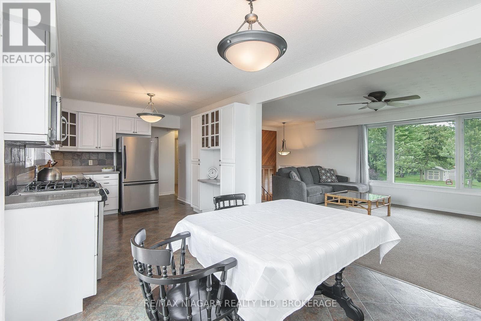 Single Family at 15 Windsor Terrace, Port Colborne (Main Street), Ontario - Photo 7 - RE/MAX Garden City Realty