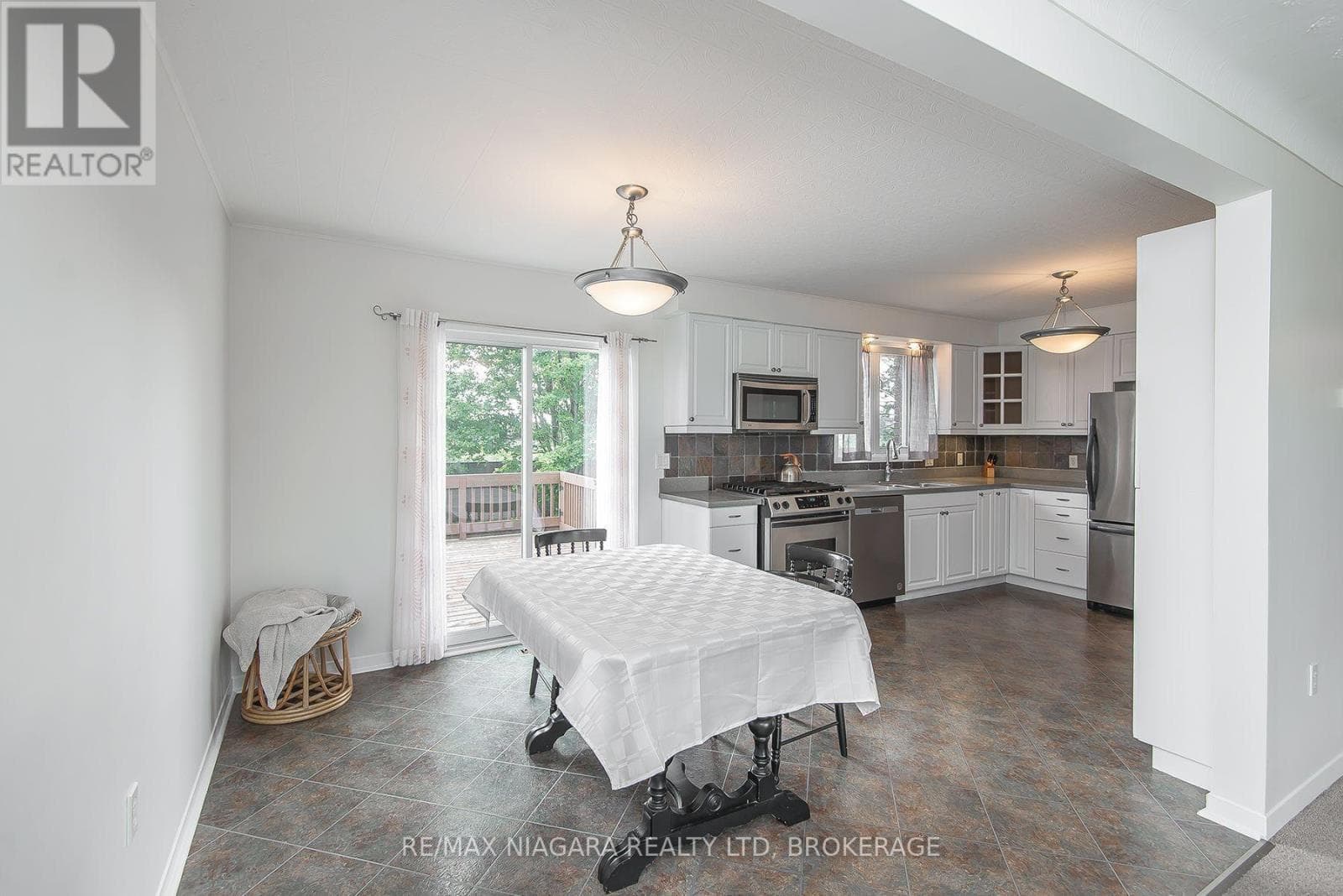 Single Family at 15 Windsor Terrace, Port Colborne (Main Street), Ontario - Photo 8 - RE/MAX Garden City Realty