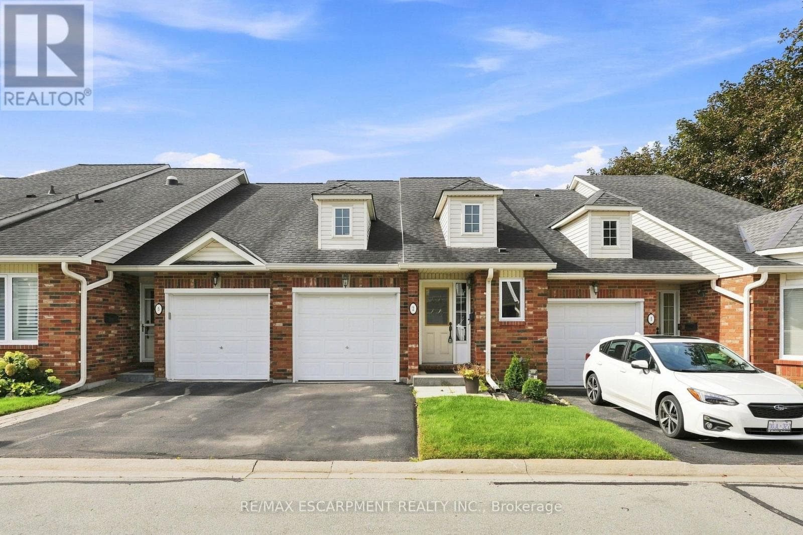 2- 222 FELLOWES Crescent