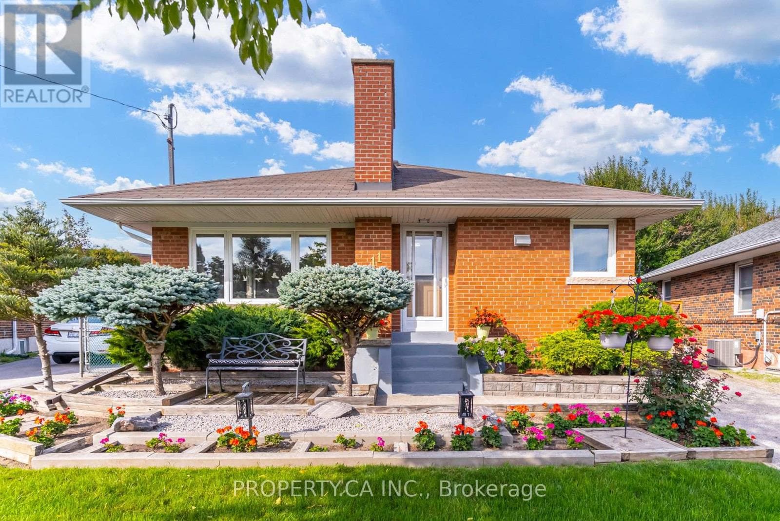Single Family at 11 Barnsley Court, Toronto (Wexford-Maryvale), Ontario - Photo 2 - RE/MAX Garden City Realty
