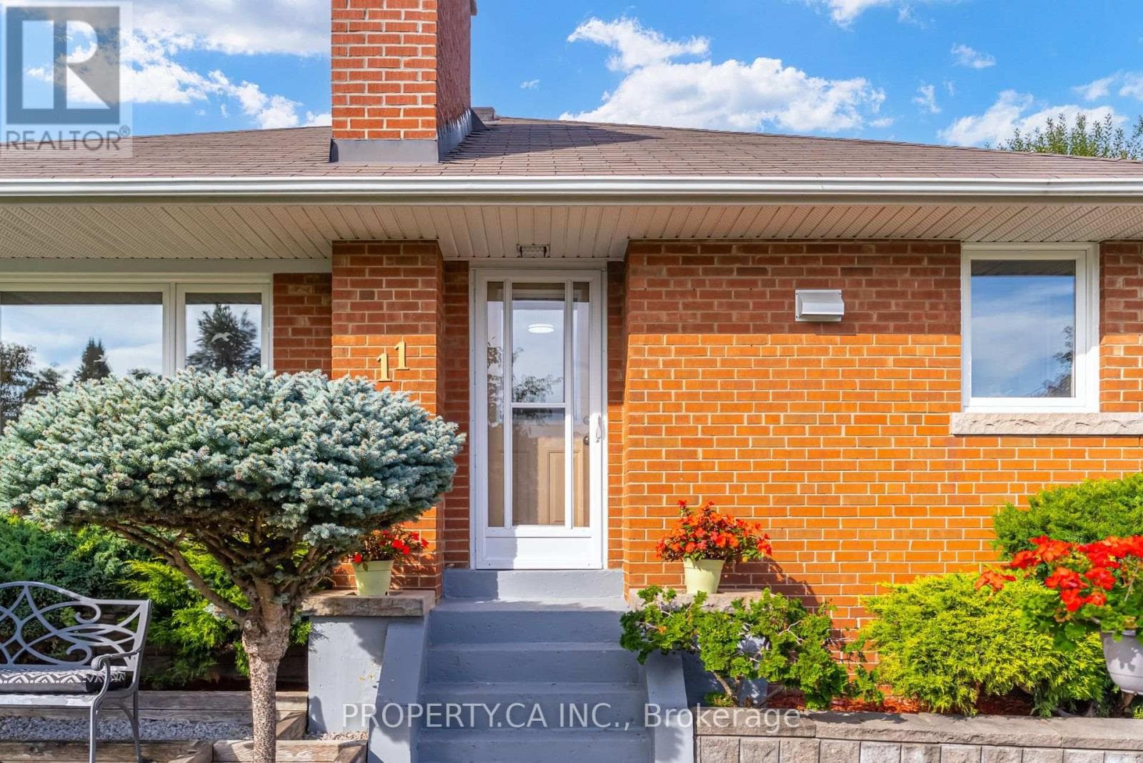 Single Family at 11 Barnsley Court, Toronto (Wexford-Maryvale), Ontario - Photo 3 - RE/MAX Garden City Realty