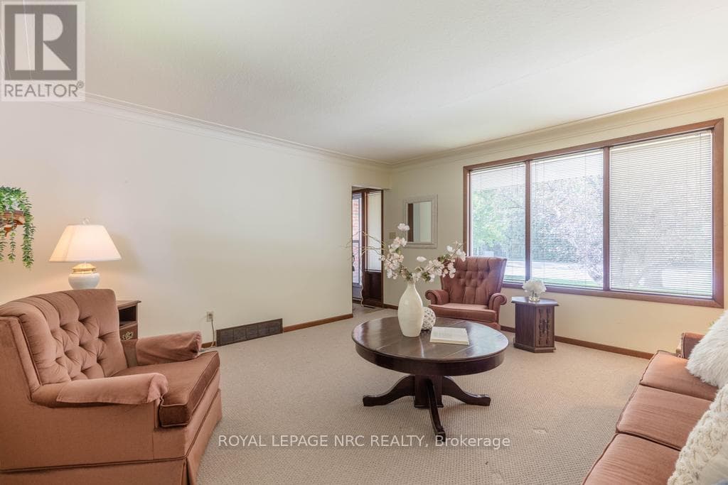 Single Family at 3789 19th Street, Lincoln (Lincoln-Jordan/Vineland), Ontario - Photo 10 - RE/MAX Garden City Realty