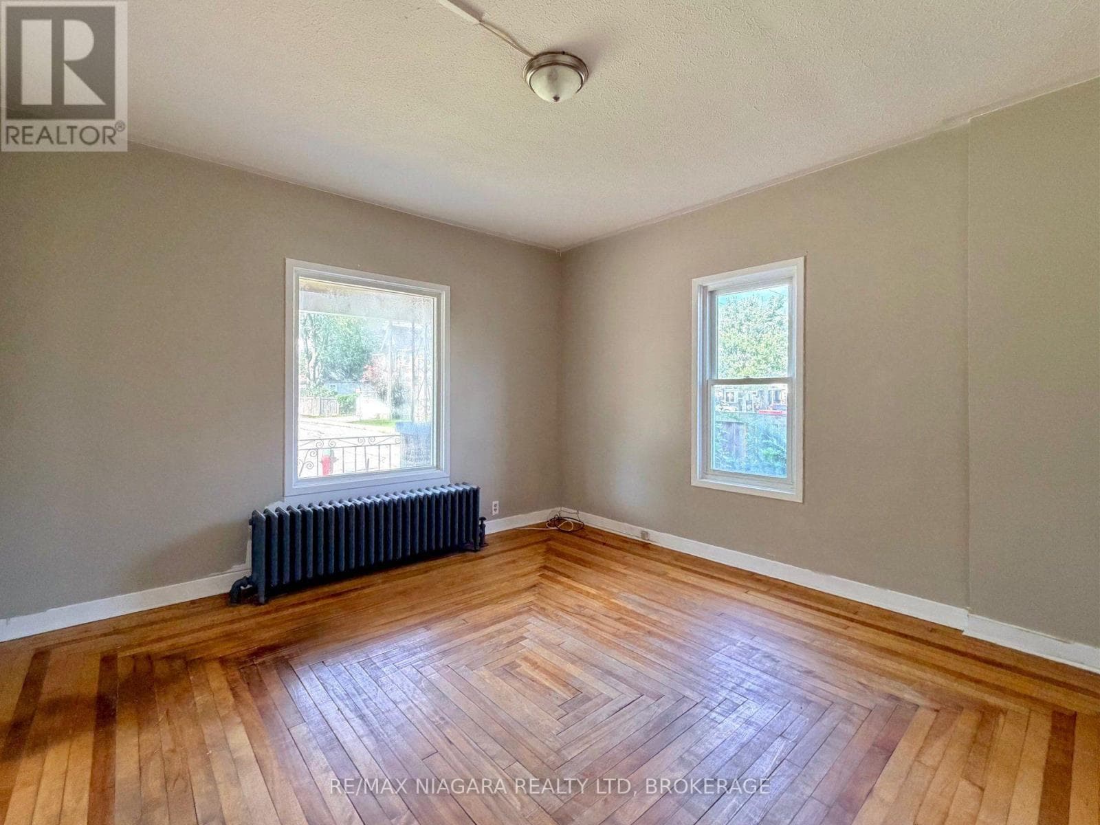 Single Family at 93 State Street, Welland (Welland Downtown), Ontario - Photo 6 - RE/MAX Garden City Realty