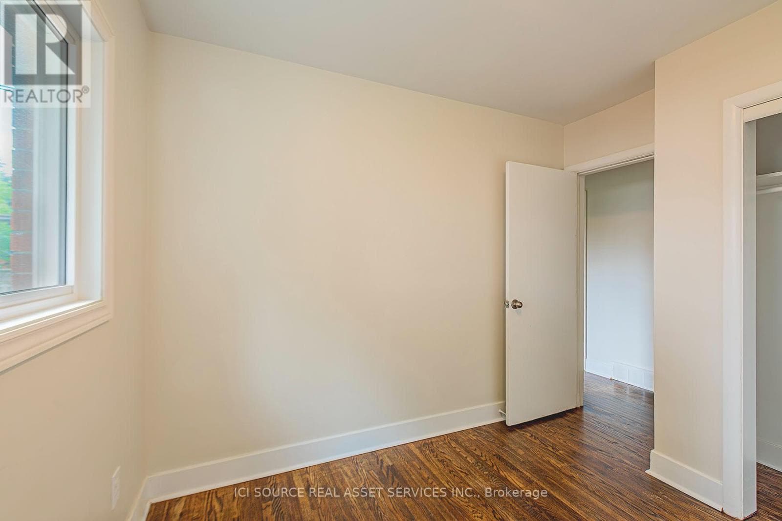 Single Family at 3768 Dorchester Road, Niagara Falls (Stamford), Ontario - Photo 7 - RE/MAX Garden City Realty