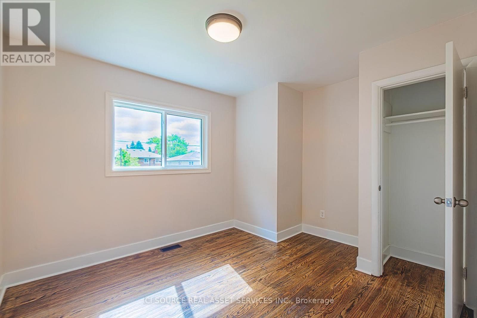 Single Family at 3768 Dorchester Road, Niagara Falls (Stamford), Ontario - Photo 8 - RE/MAX Garden City Realty