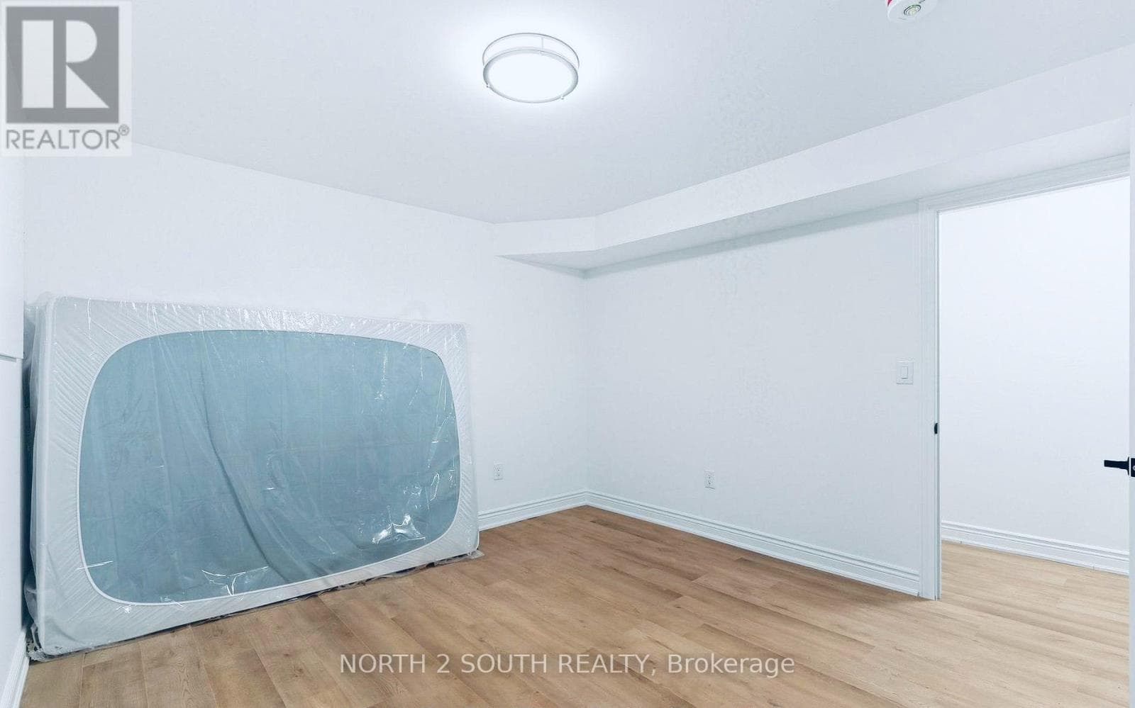 Single Family at Lower- 8101 Brookside Drive, Niagara Falls (Ascot), Ontario - Photo 7 - RE/MAX Garden City Realty