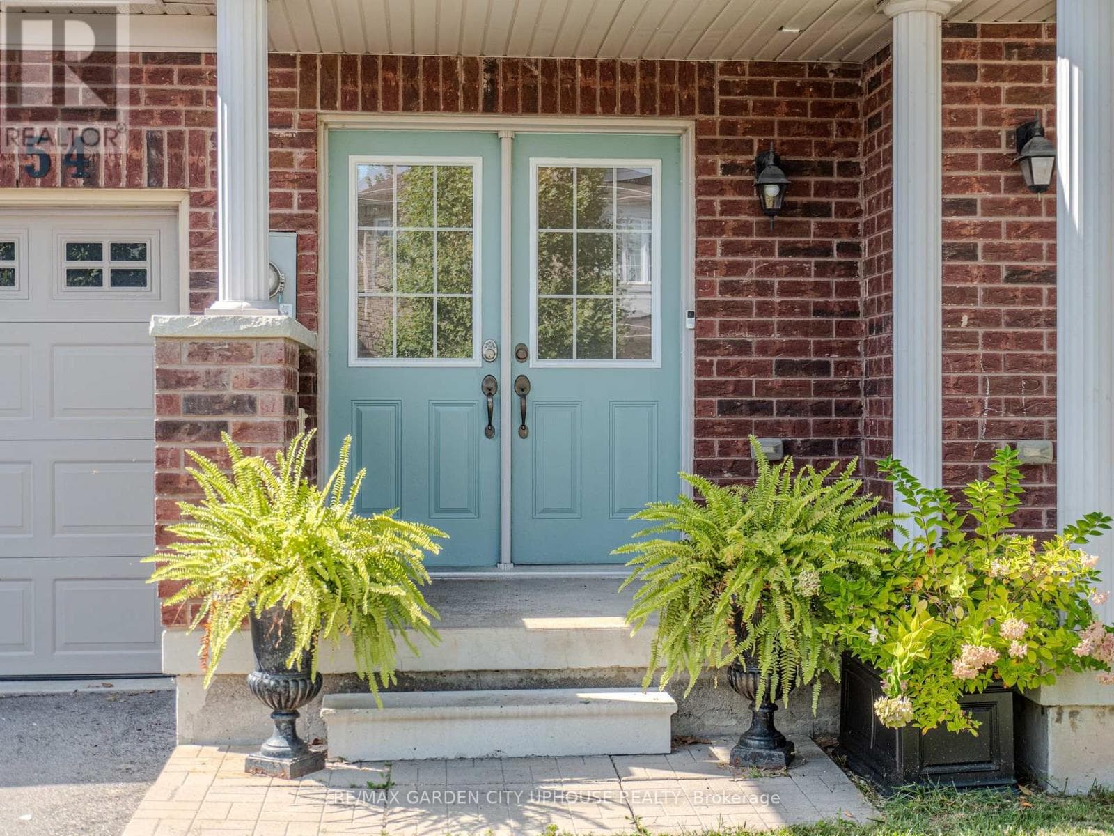 Single Family at 54 Keith Crescent, Niagara-on-the-Lake (Glendale), Ontario - Photo 2 - RE/MAX Garden City Realty