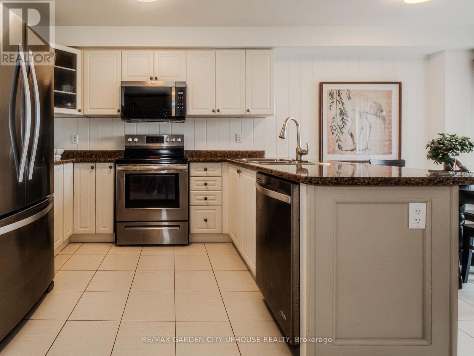 Single Family at 54 Keith Crescent, Niagara-on-the-Lake (Glendale), Ontario - Photo 5 - RE/MAX Garden City Realty