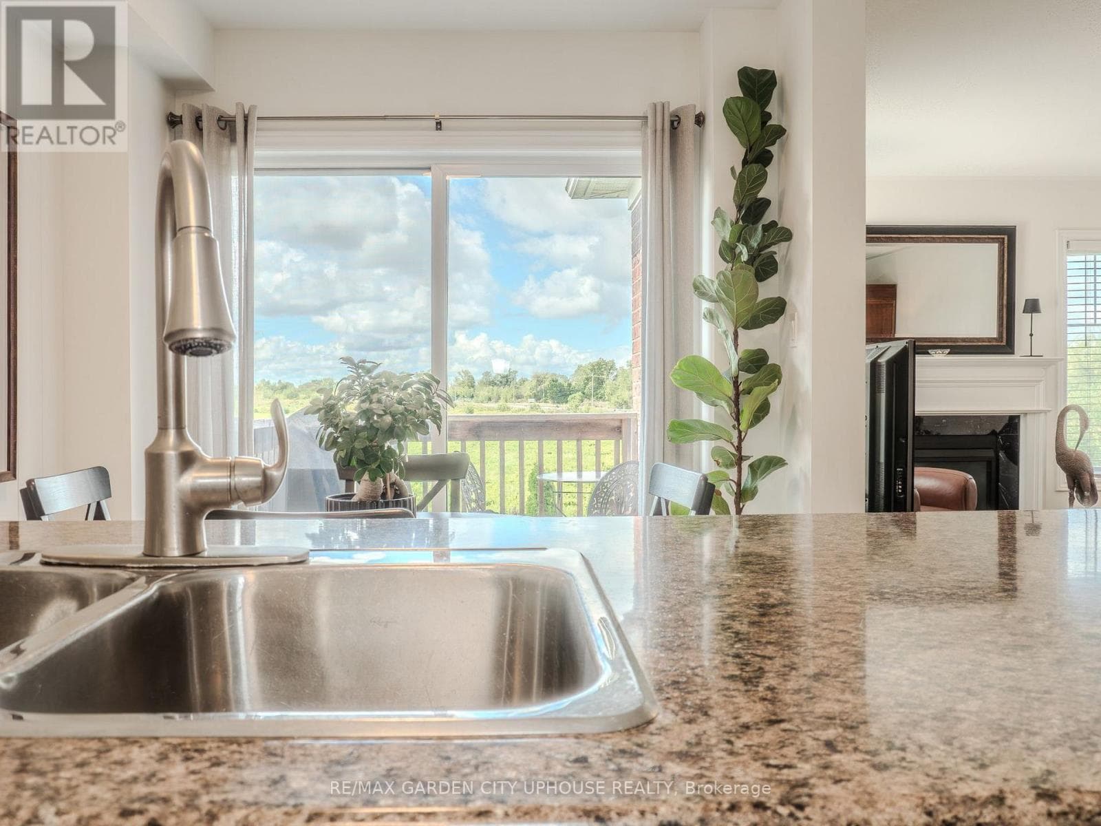 Single Family at 54 Keith Crescent, Niagara-on-the-Lake (Glendale), Ontario - Photo 6 - RE/MAX Garden City Realty