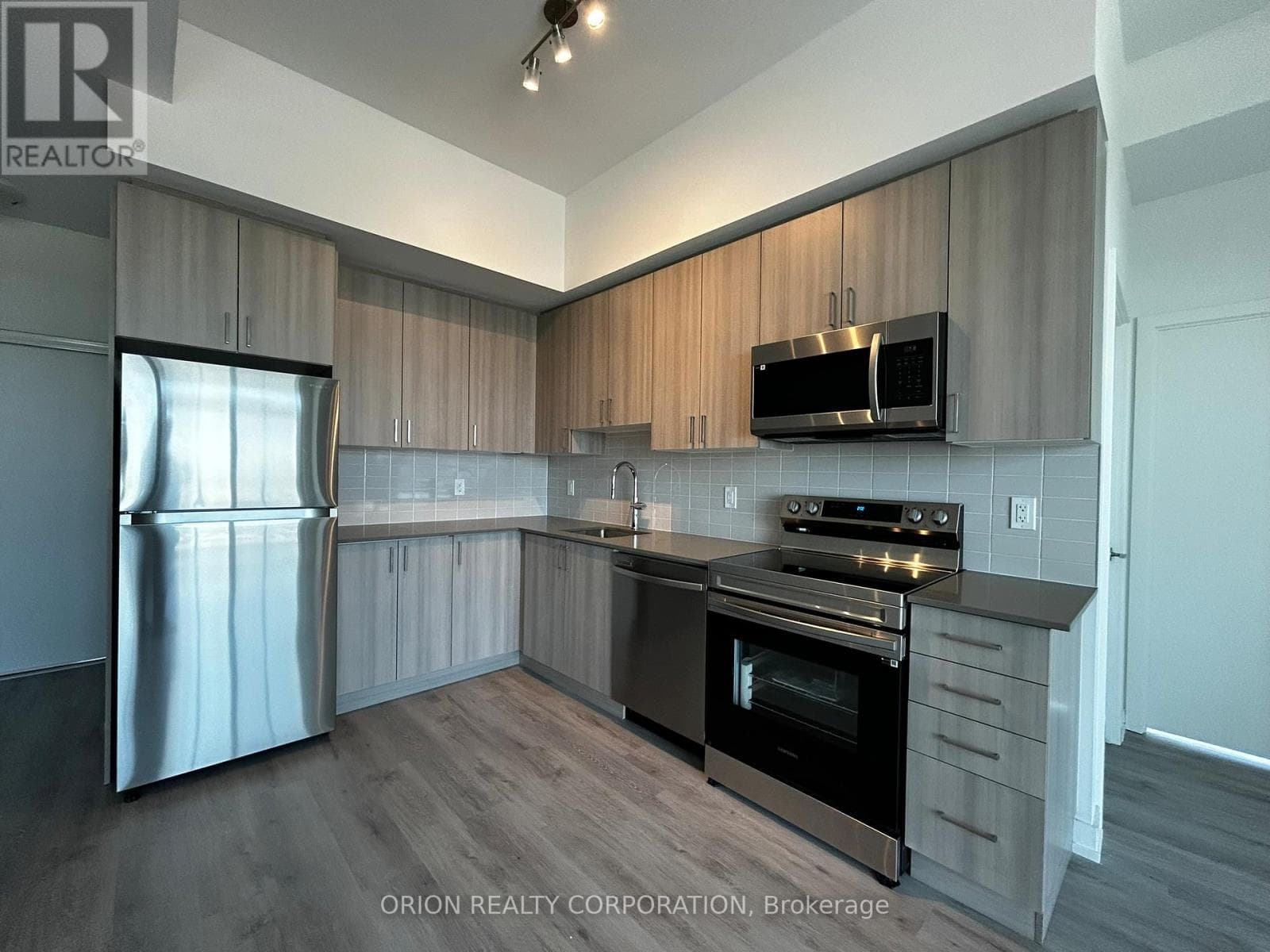 Single Family at 2610- 1455 Celebration Drive, Pickering (Bay Ridges), Ontario - Photo 2 - RE/MAX Garden City Realty