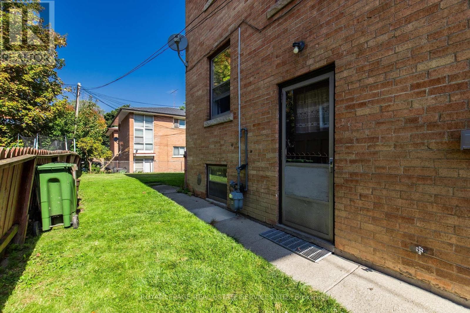 Single Family at 20 Park Boulevard, Toronto (Long Branch), Ontario - Photo 3 - RE/MAX Garden City Realty