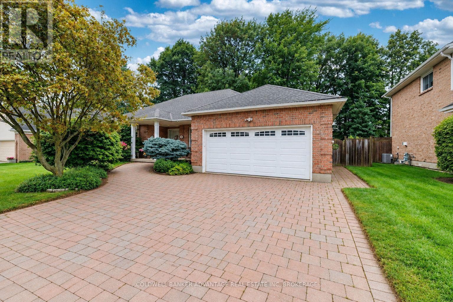 Single Family at 8165 Mount Olive Crescent, Niagara Falls (Mt. Carmel), Ontario - Photo 3 - RE/MAX Garden City Realty