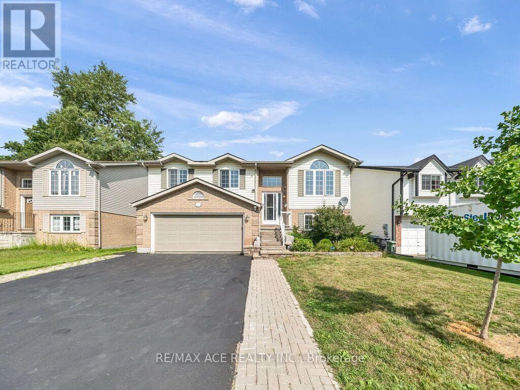 Single Family at 46 McLachlan Place, Guelph (Willow West/Sugarbush/West Acres), Ontario - Photo 3 - RE/MAX Garden City Realty