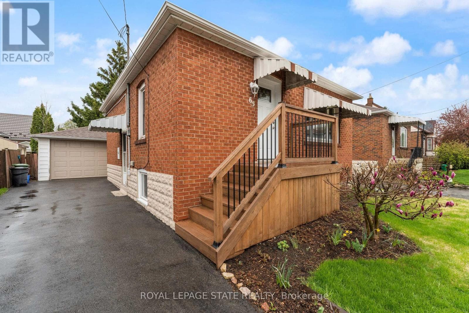 Single Family at Main Floor- 65 East 11th Street, Hamilton (Inch Park), Ontario - Photo 3 - RE/MAX Garden City Realty
