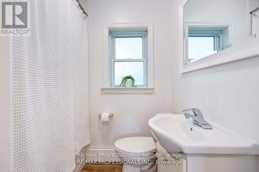 Multi-family at 2- 284 Gledhill Avenue, Toronto (Woodbine-Lumsden), Ontario - Photo 5 - RE/MAX Garden City Realty