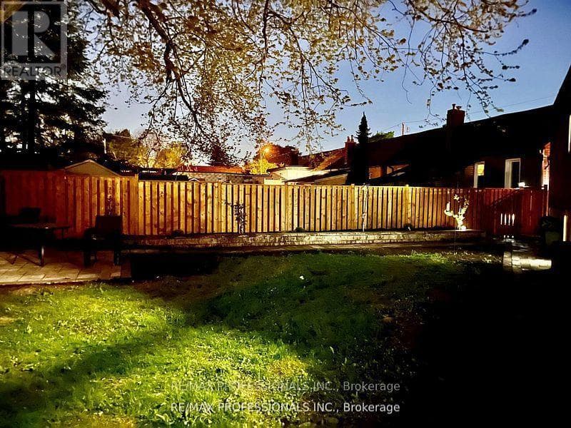 Multi-family at 2- 284 Gledhill Avenue, Toronto (Woodbine-Lumsden), Ontario - Photo 6 - RE/MAX Garden City Realty