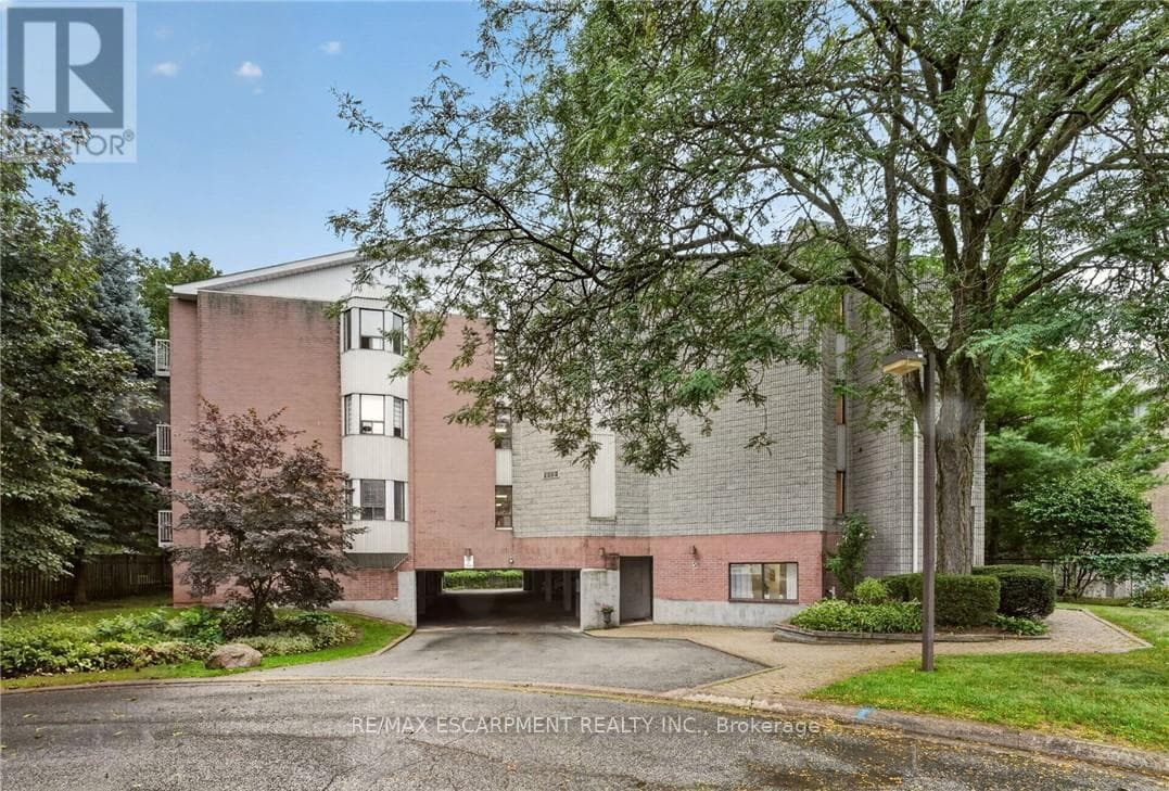 301- 5 Niagara Street