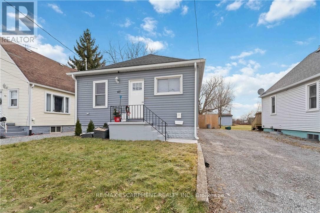 Single Family at LOWER- 65 Almond Street, Welland (Welland Downtown), Ontario - Photo 2 - RE/MAX Garden City Realty
