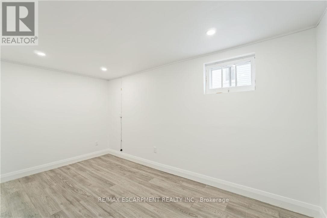 Single Family at LOWER- 65 Almond Street, Welland (Welland Downtown), Ontario - Photo 8 - RE/MAX Garden City Realty