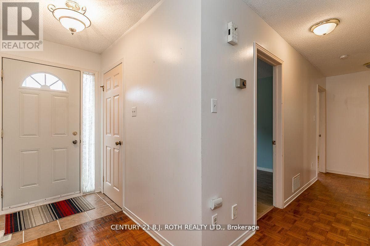 Single Family at 11 Cartwright Drive, Barrie (Cundles East), Ontario - Photo 2 - RE/MAX Garden City Realty