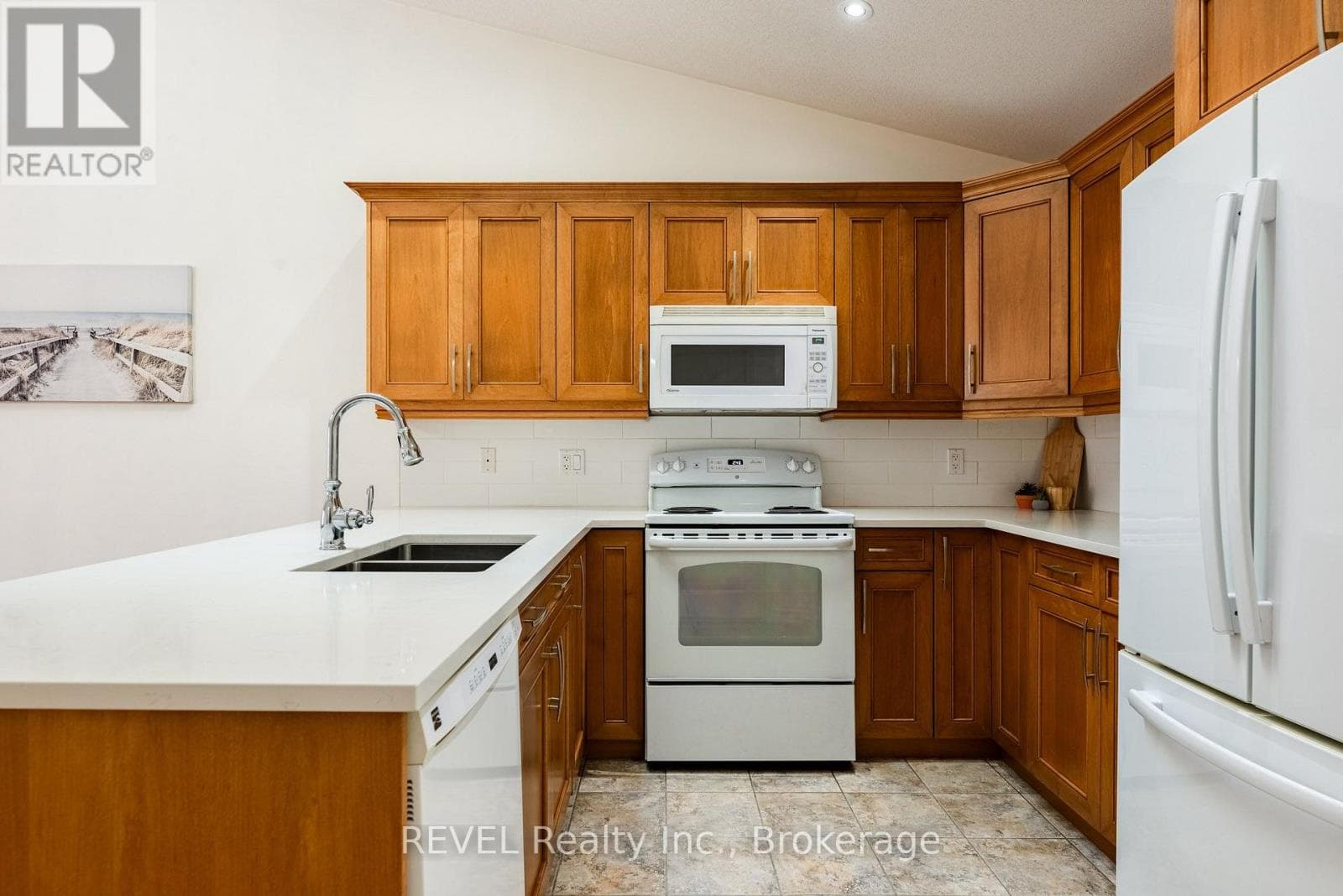 Single Family at 23 Myrtle Avenue, St. Catharines (Carlton/Bunting), Ontario - Photo 10 - RE/MAX Garden City Realty