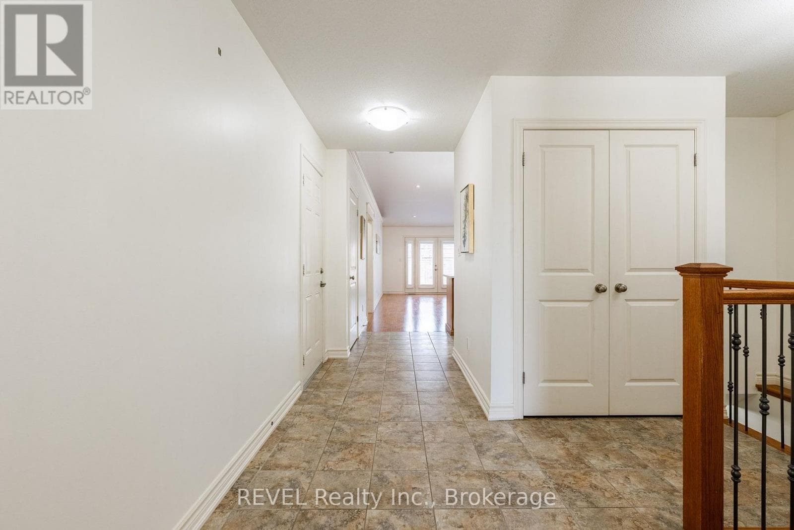 Single Family at 23 Myrtle Avenue, St. Catharines (Carlton/Bunting), Ontario - Photo 4 - RE/MAX Garden City Realty