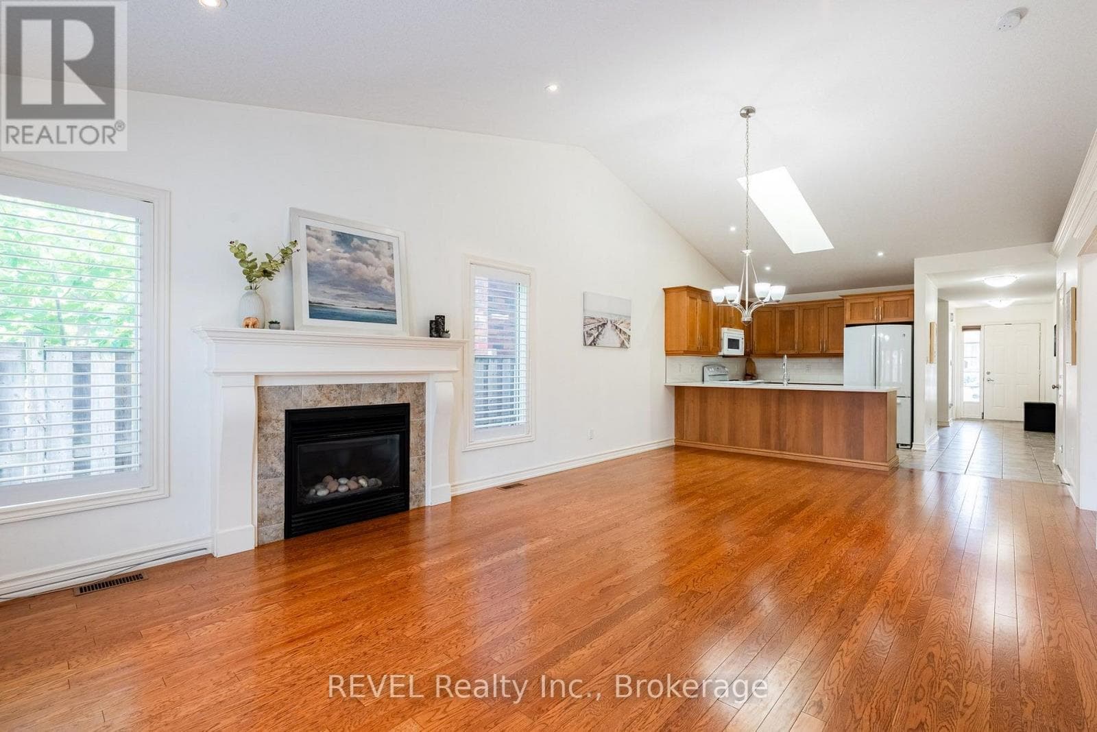 Single Family at 23 Myrtle Avenue, St. Catharines (Carlton/Bunting), Ontario - Photo 8 - RE/MAX Garden City Realty