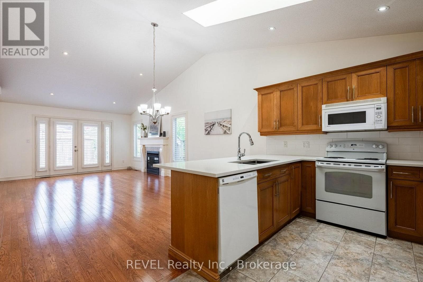 Single Family at 23 Myrtle Avenue, St. Catharines (Carlton/Bunting), Ontario - Photo 9 - RE/MAX Garden City Realty