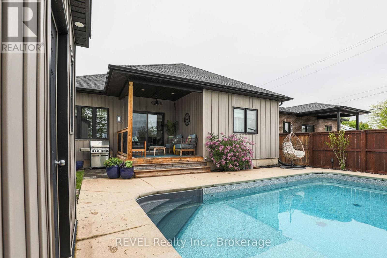 Single Family at 15 Willowbrook Drive, Welland (West Welland), Ontario - Photo 6 - RE/MAX Garden City Realty