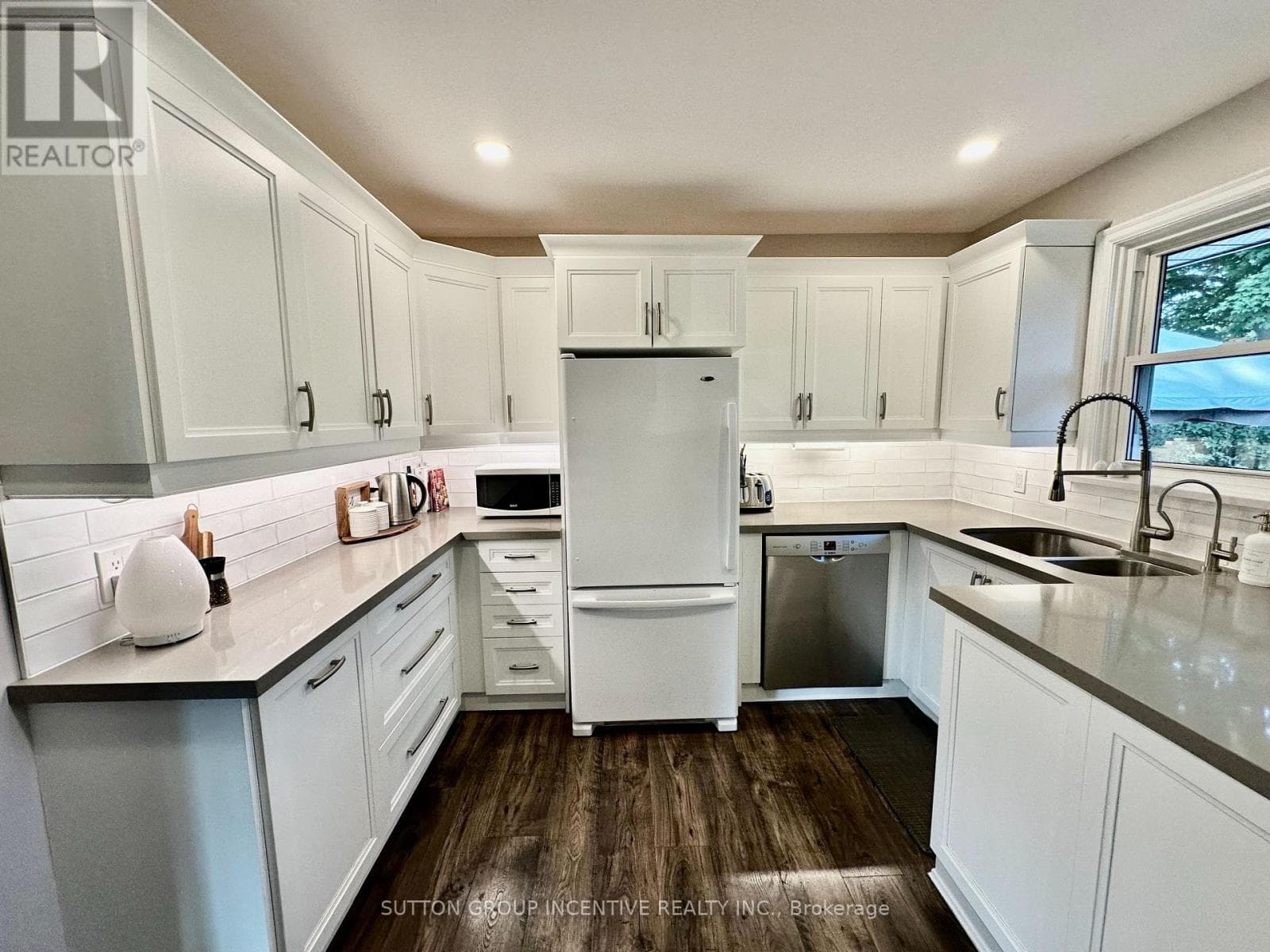 Single Family at 23 Northpark Road, Barrie (Wellington), Ontario - Photo 5 - RE/MAX Garden City Realty