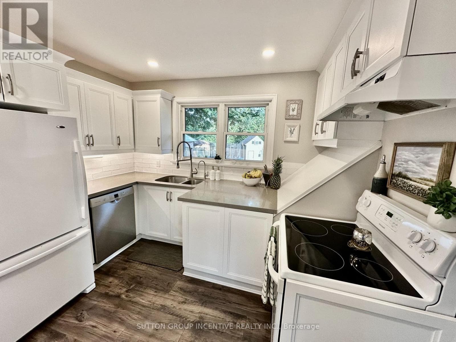 Single Family at 23 Northpark Road, Barrie (Wellington), Ontario - Photo 6 - RE/MAX Garden City Realty