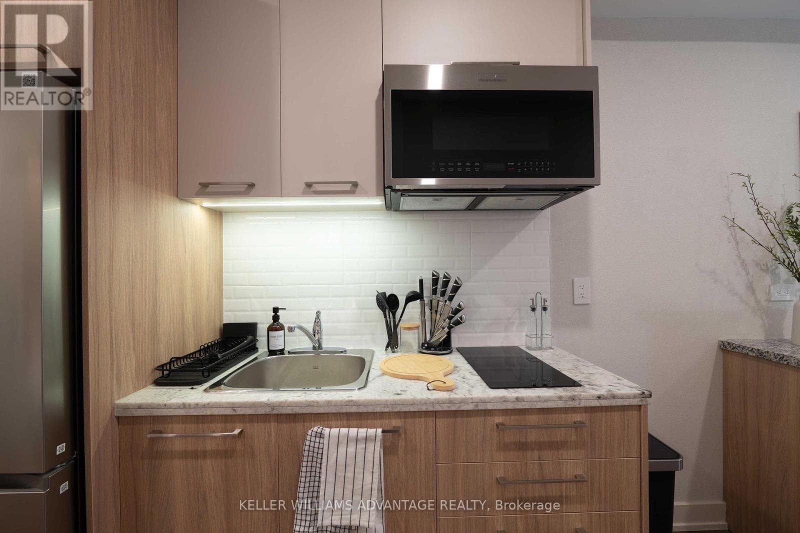 Single Family at 2- 23 Ross Street, Toronto (Kensington-Chinatown), Ontario - Photo 5 - RE/MAX Garden City Realty