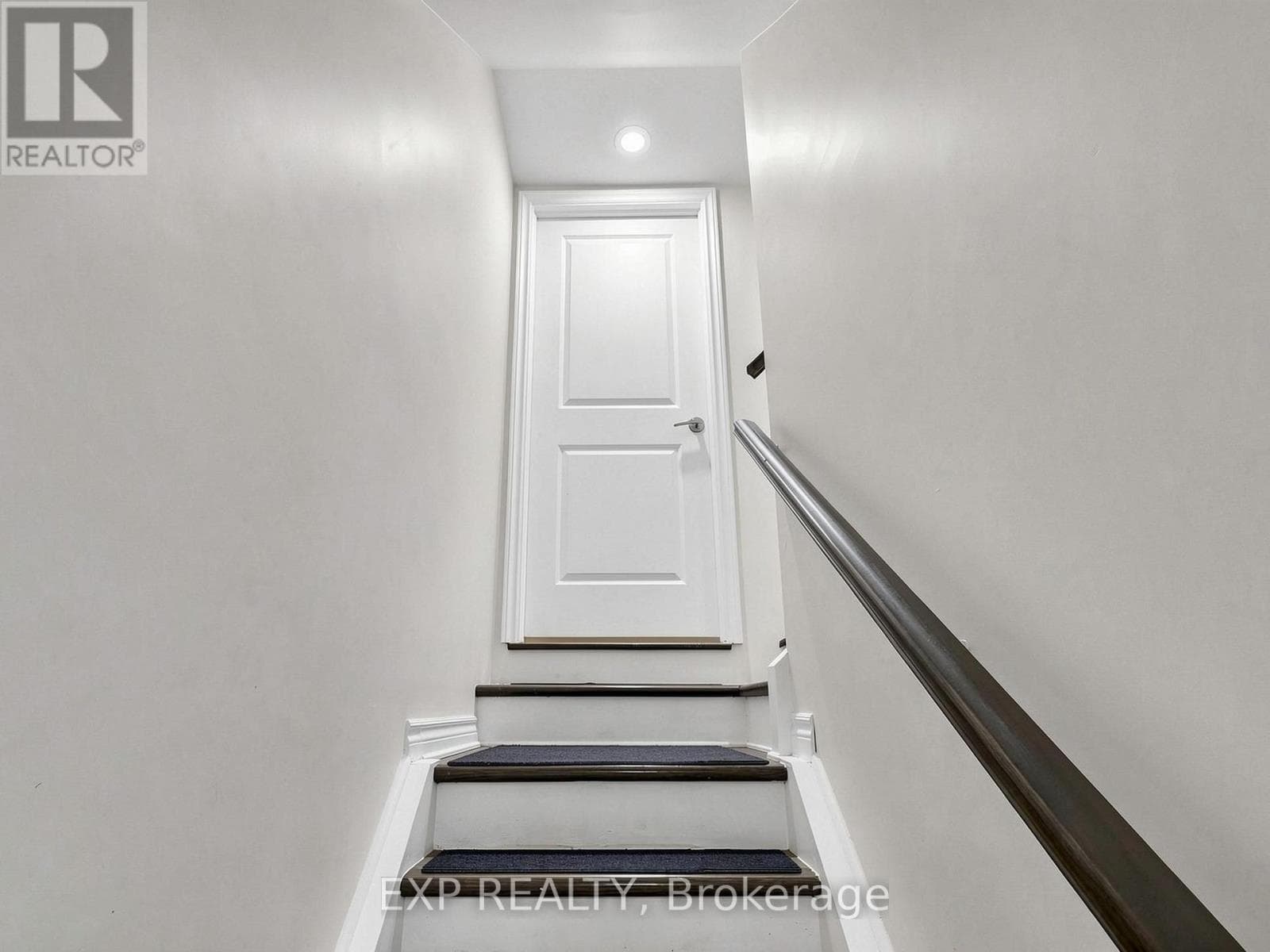 Single Family at Bsmt- 500 Mcgregor Farm Trail, Newmarket (Glenway Estates), Ontario - Photo 2 - RE/MAX Garden City Realty