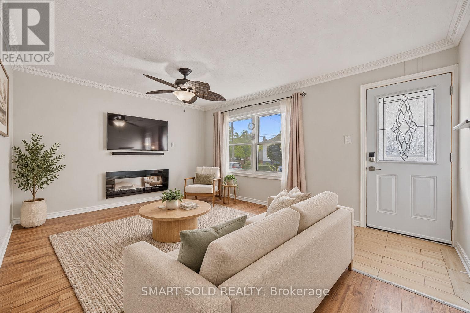 Single Family at 7 Elmwood Avenue, St. Catharines (E. Chester), Ontario - Photo 2 - RE/MAX Garden City Realty