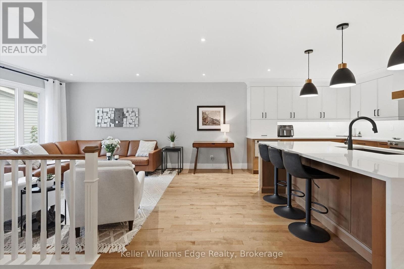 Single Family at 2372 Cayuga Court, Burlington (Brant Hills), Ontario - Photo 7 - RE/MAX Garden City Realty