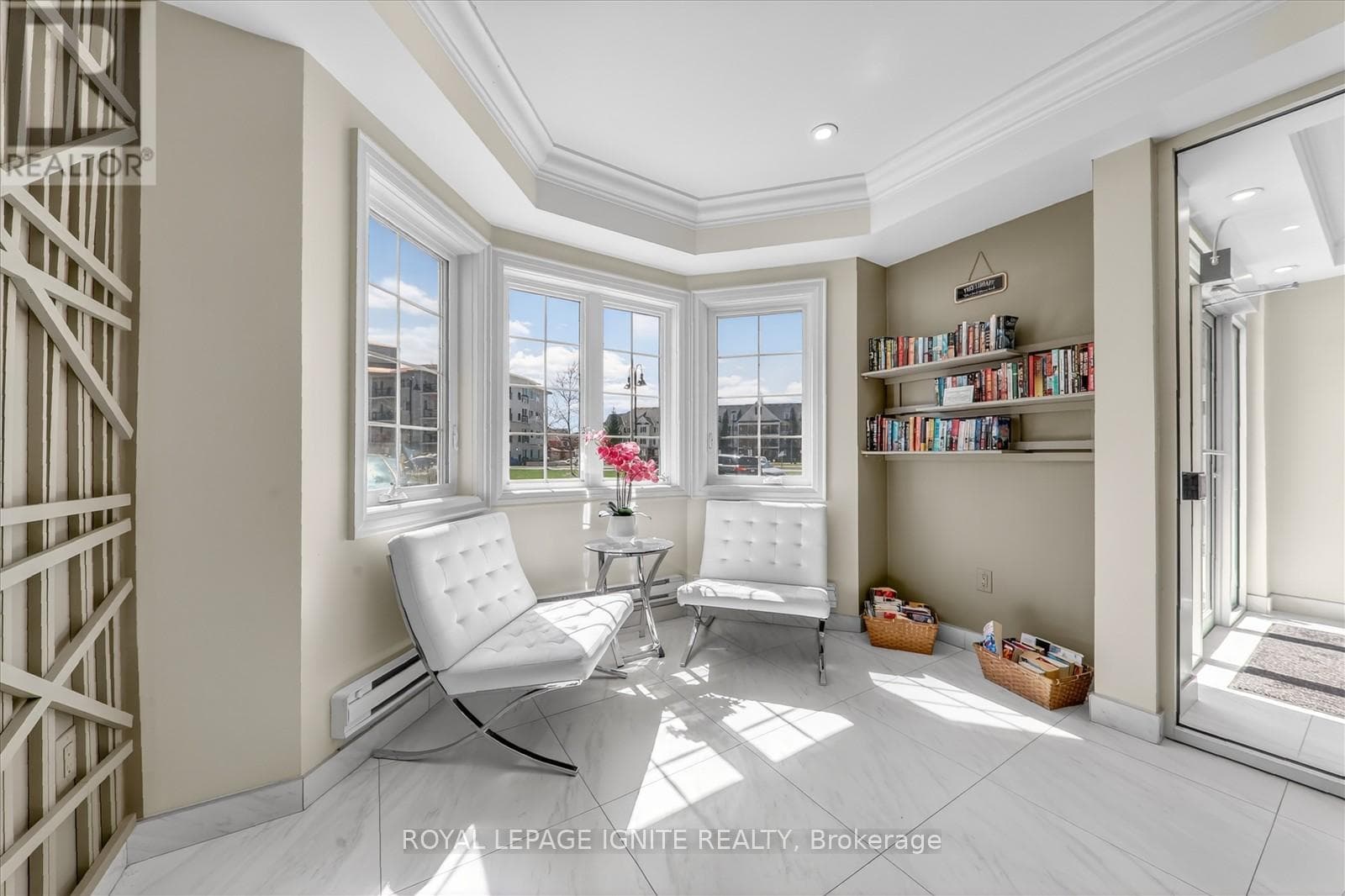 Single Family at 215- 80 Shipway Avenue, Clarington (Newcastle), Ontario - Photo 7 - RE/MAX Garden City Realty