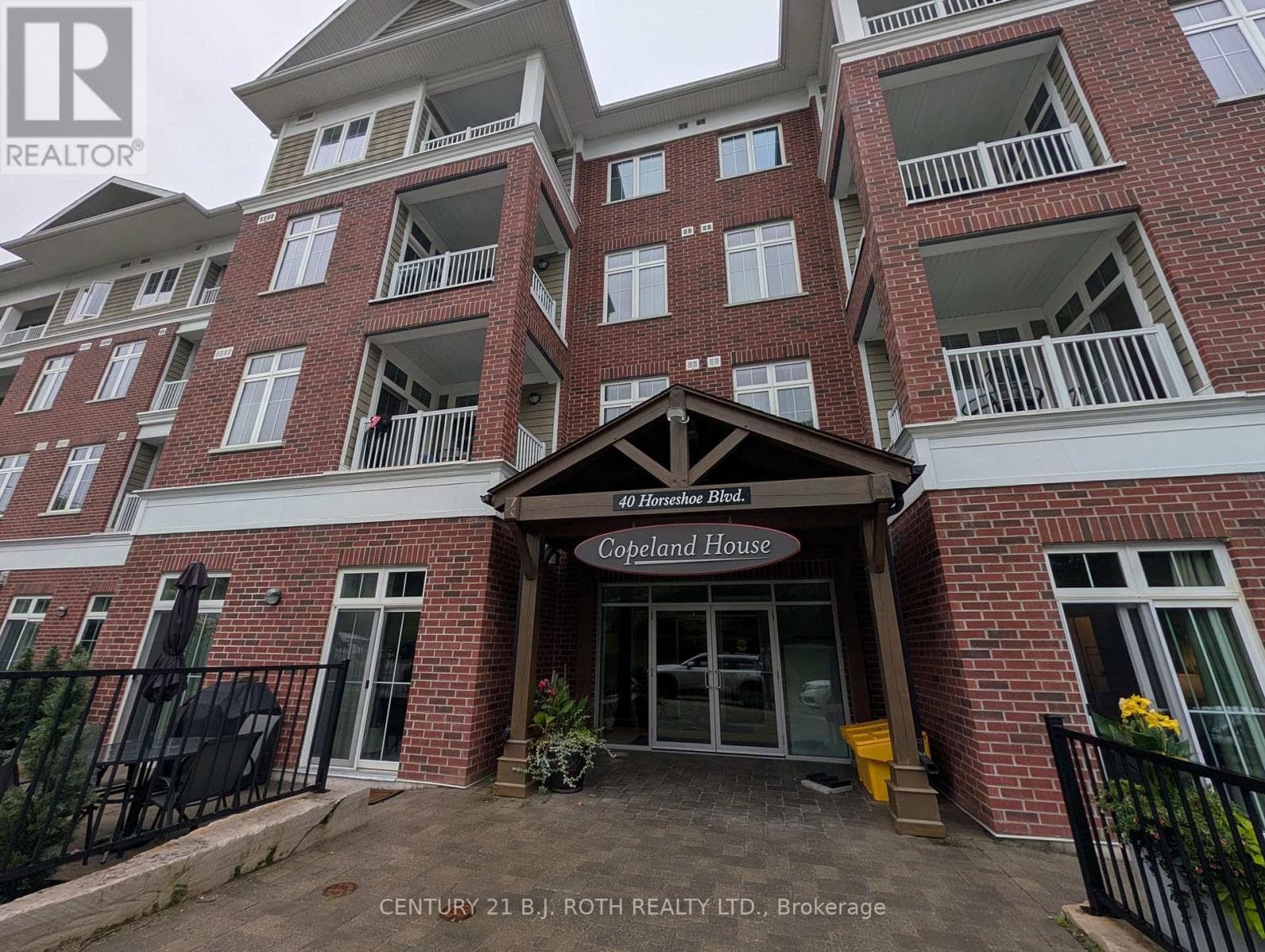 302- 40 HORSESHOE Boulevard