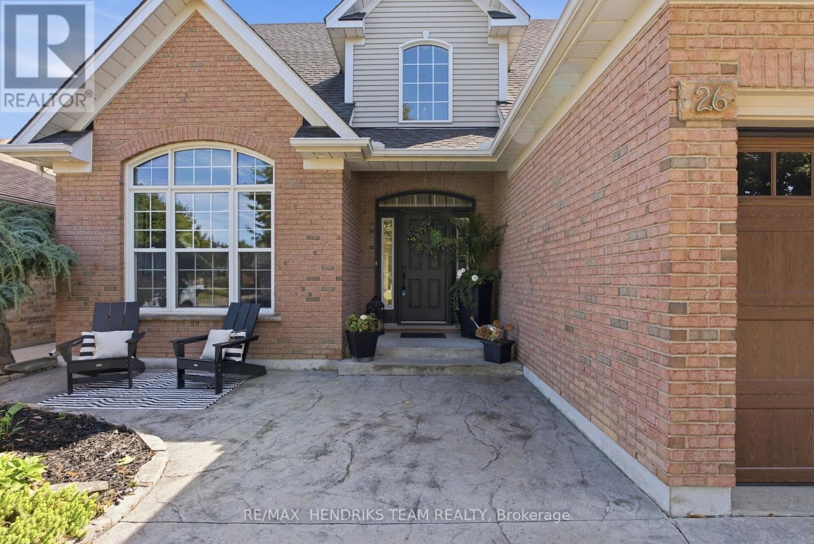 Single Family at 26 Countryside Drive, St. Catharines (Grapeview), Ontario - Photo 4 - RE/MAX Garden City Realty