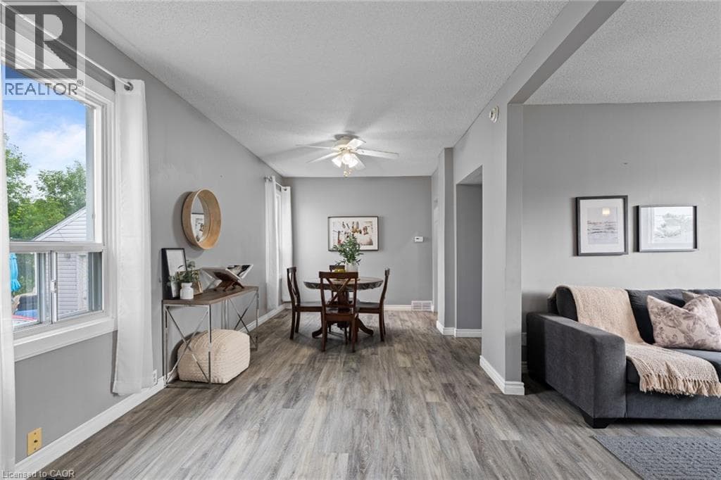 Single Family at 3 DUNDONALD Street, St. Catharines, Ontario - Photo 4 - RE/MAX Garden City Realty