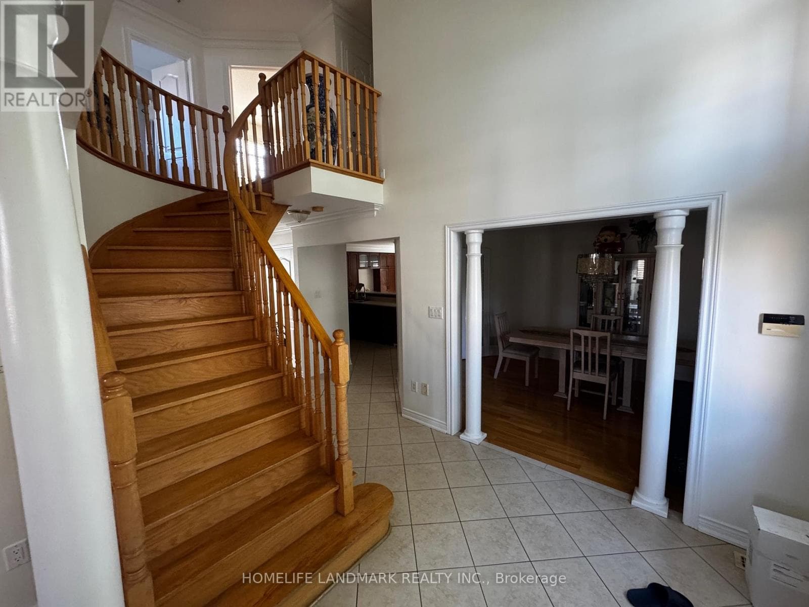 Single Family at 33 Ramsgate Court, Markham (Milliken Mills East), Ontario - Photo 2 - RE/MAX Garden City Realty
