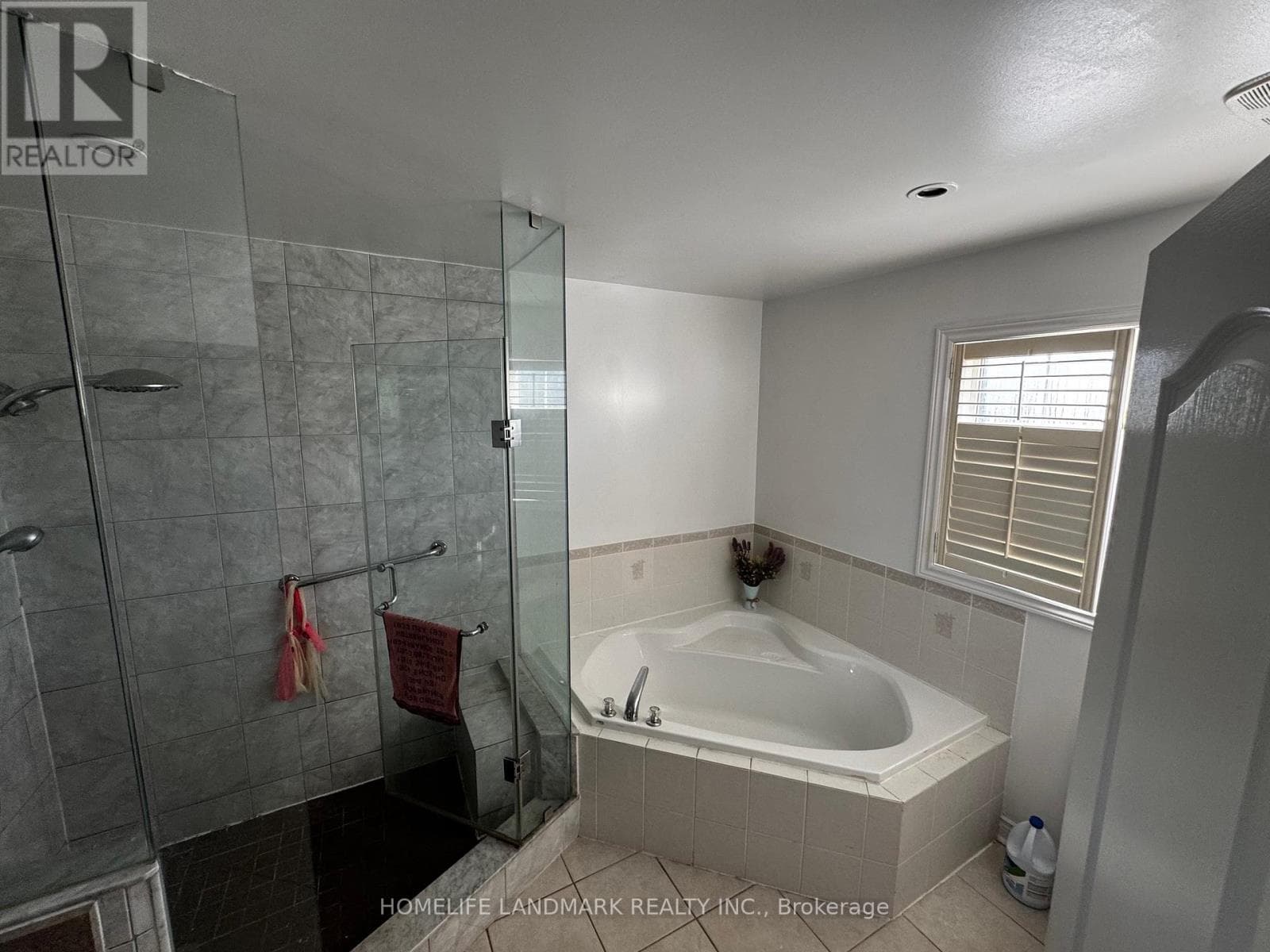Single Family at 33 Ramsgate Court, Markham (Milliken Mills East), Ontario - Photo 9 - RE/MAX Garden City Realty